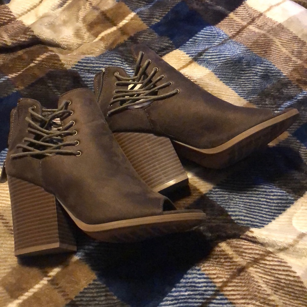 OPEN TOED BOOTIES